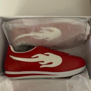 YG “Red Flame” athletic shoes